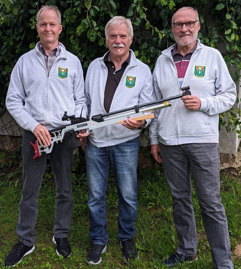 Hacklberg ist Meistr in der B-Klasse mit Reinhart Zündorf, Werner Sonndorfer, Robert Schneider (AK-Schütze), n.i.B., Josef Hehberger