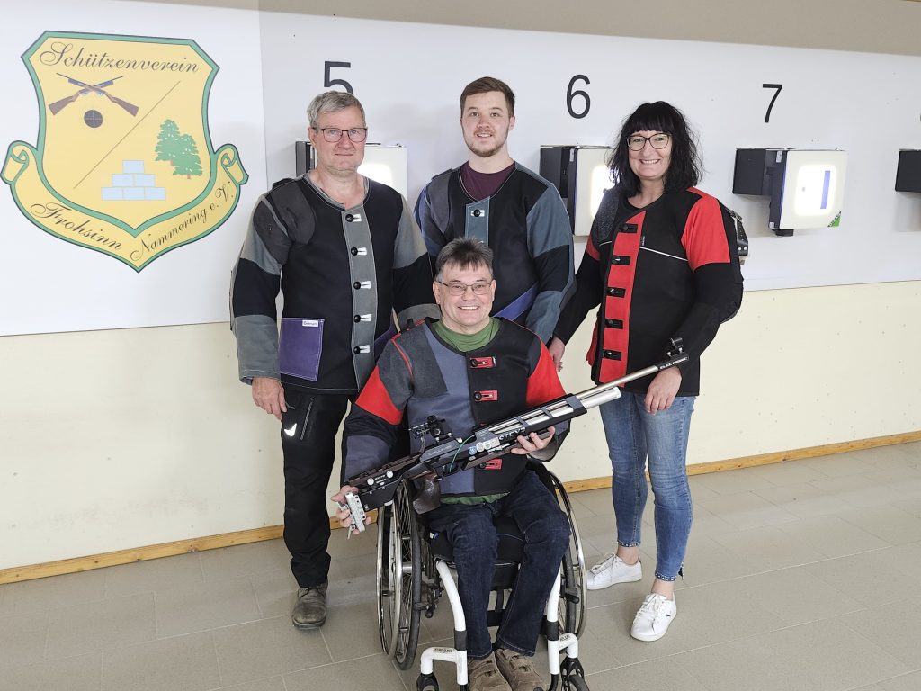 Gauliga: SV Frohsinnn Nammering v.l.n.r. Thomas Jeger, Tobias Jeger, Manuela Öller, vorne Georg Westermaier