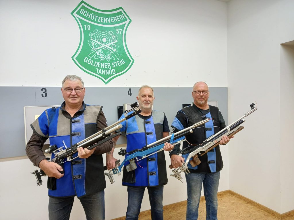 Aufsteiger Goldener Steig Tannöd marschieren durch: Max Baumann, Wolfgang Strasser, Peter Krenn